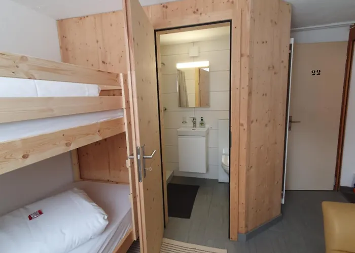 Charming Louisa 22 *